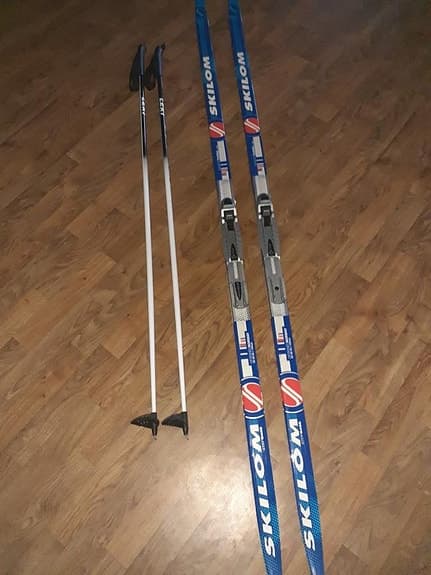 Längdskidor-Skilom dam 190 cm-vallningsfria/NNN bindning