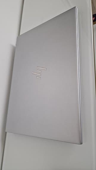 HP EliteBook 860 16"