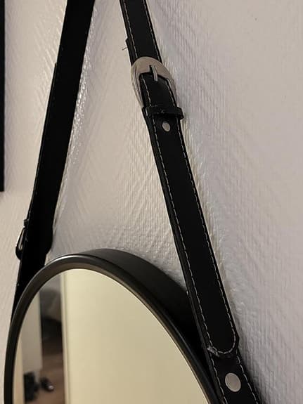 Rund Spegel med rem mycket fin