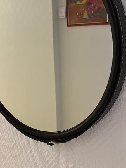 Rund Spegel med rem mycket fin