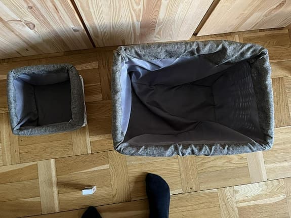 två stycken korgar 🧺 i vit färg Som Nya