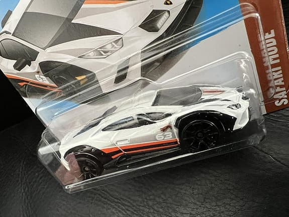 Hot Wheels Lamborghini Huracan Sterrato