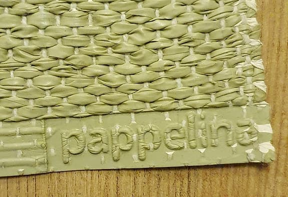 Matta från Pappelina "Ella". Vanilj/olivgrön. 375x70 cm.