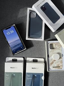 iPhone 12 Pro Max 128GB + 4 skal