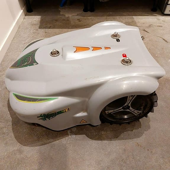 Wiper One X 6.000-10.000m2 2021 nyservad robotgräsklippare