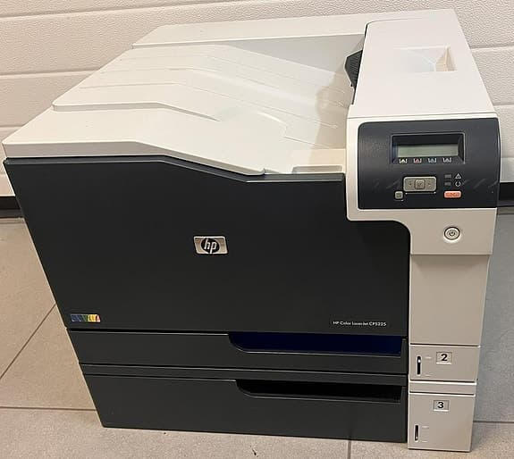 HP Color LaserJet CP5225 A3 + extra pappersmagasin