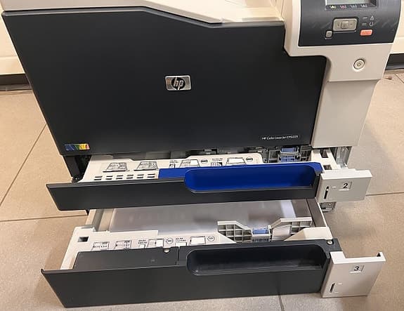 HP Color LaserJet CP5225 A3 + extra pappersmagasin