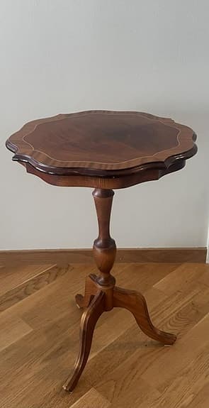 Sidobord / lampbord i engelsk stil