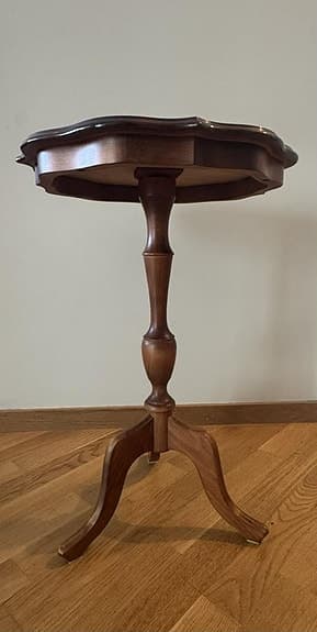 Sidobord / lampbord i engelsk stil