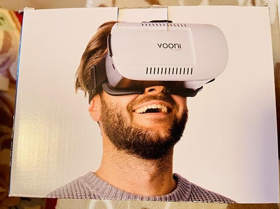 VR-glasögon med fjärrkontroll