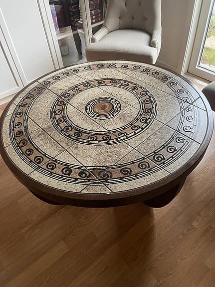 Runt vintagesoffbord i dansk design