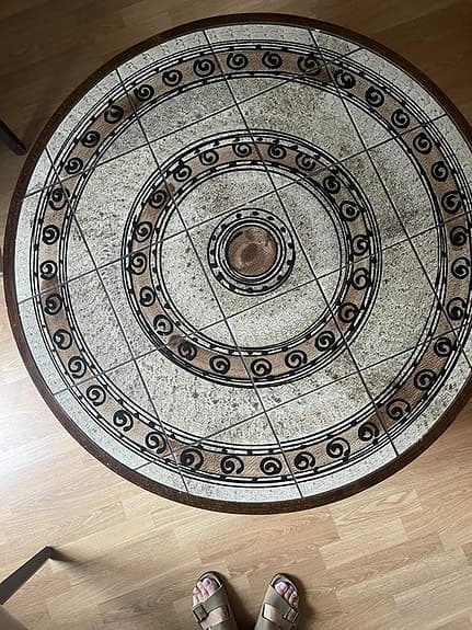 Runt vintagesoffbord i dansk design