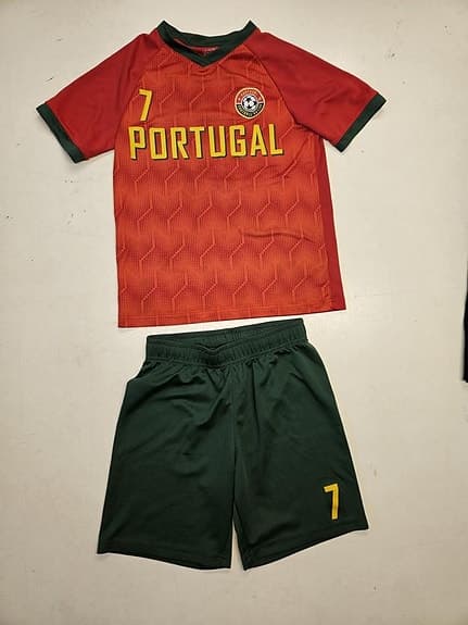 Fotbollskläder stl. 146/52 + strumpor & benskydd