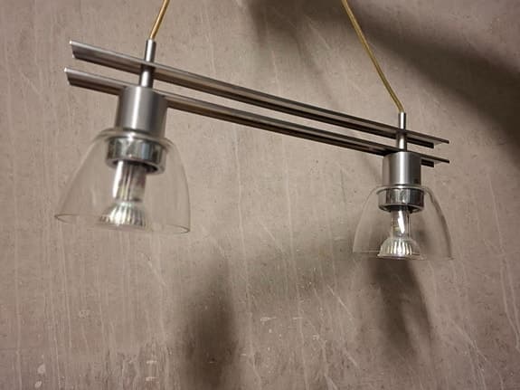 Taklampa med glaskupor med två lampor