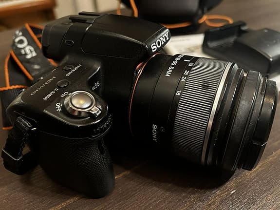 Sony Alpha SLT-A55 med två Objektiv.