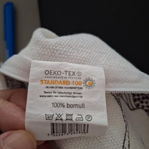 5 st kuddfodral - 2 st lila och 3 st med mönster