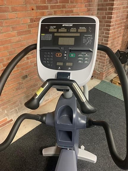 Precor EFX 833