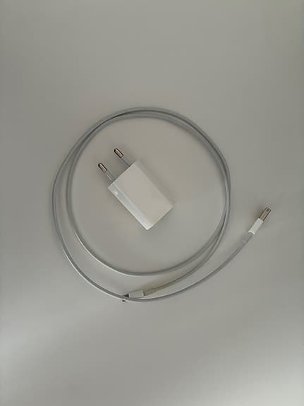 Apple 5W USB-A charger and USB-A to Lightning cable 1m