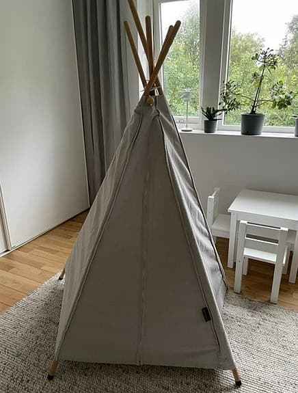 Tipi Tält / lektält från Roommate i grått - perfekt pres