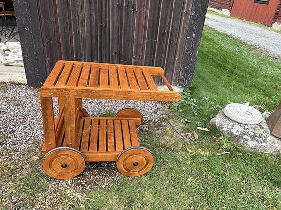 Trävagn - serveringsvagn med hjul