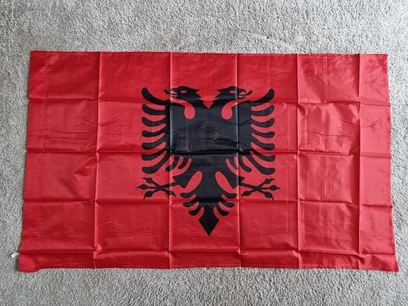 Albanien/Kosovo/Dardania flaggor - Helt nya