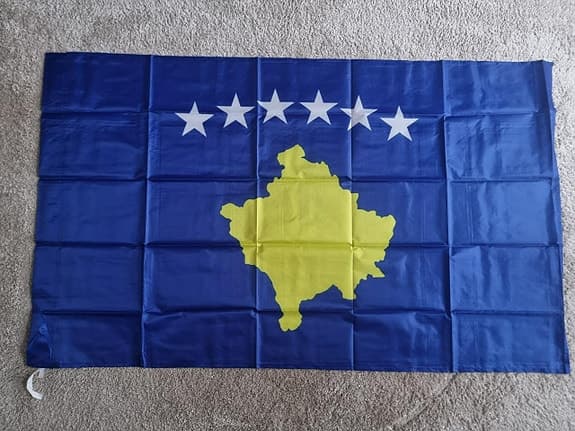 Albanien/Kosovo/Dardania flaggor - Helt nya