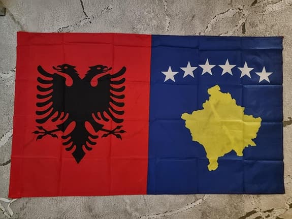 Albanien/Kosovo/Dardania flaggor - Helt nya