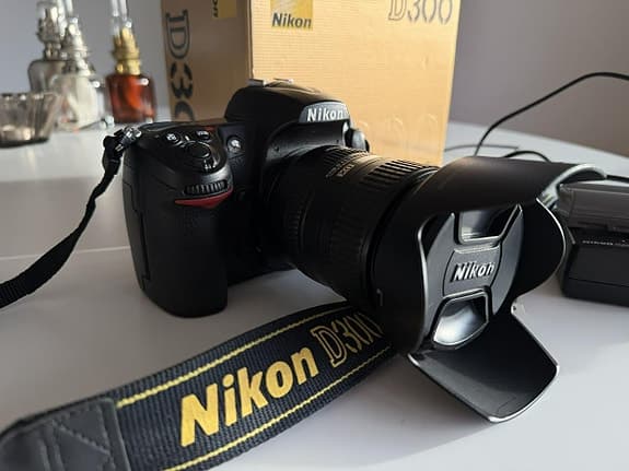 Nikon D300 + 4 objektiv + batterigrepp – komplett fotokit
