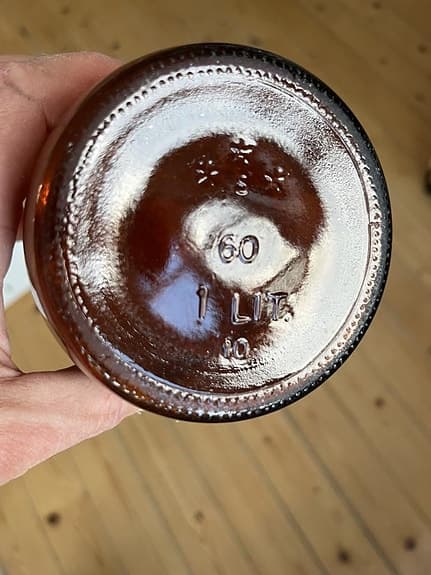 3 mjölkflaskor 1 lit + medicinflaska 1,2 lit i brunt glas