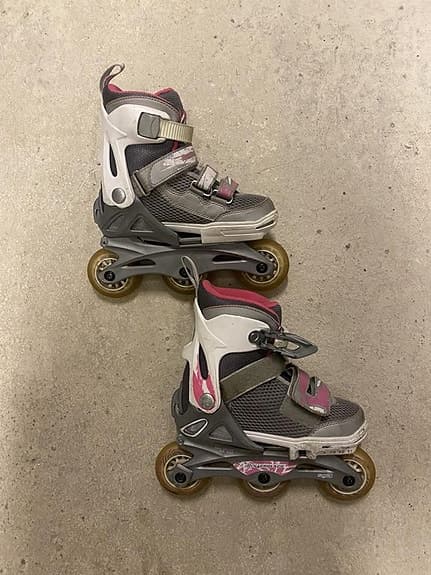 Roller skates adjustable size 28-32 | Skates, rullskridskor