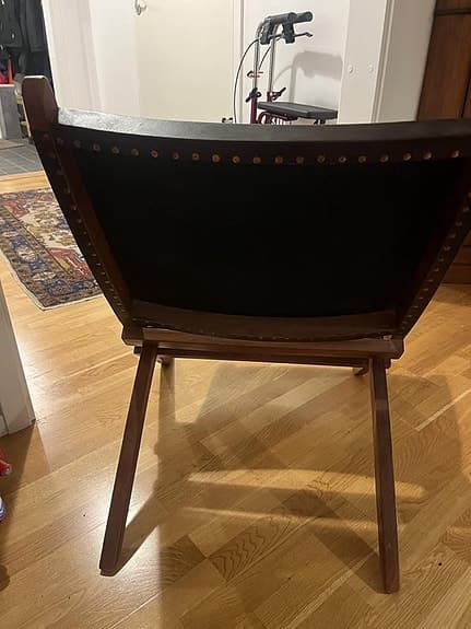 säljer en fin loungestol som lätt går att fälla ihop
