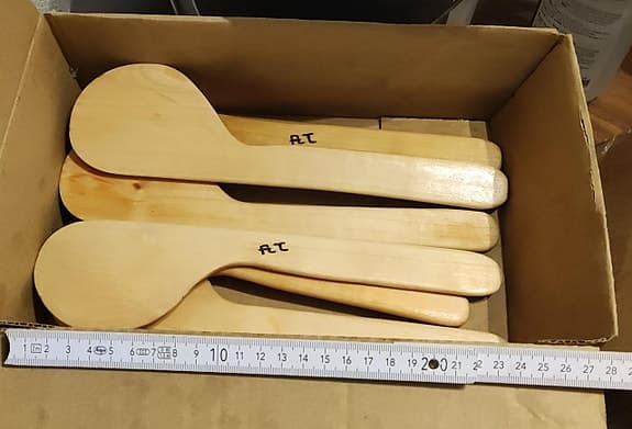 Handgjord stekspade i björk, för höger- el vänsterhänta