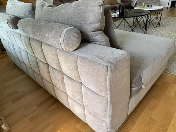 Clifford modulsoffa Clarck Grey