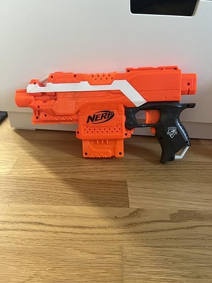 Nerf leksakspistoler + pilar