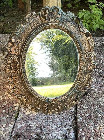 Spegel guld