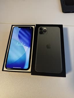 iphone 11 Pro Max 256GB + Två skal & flera glasskydd