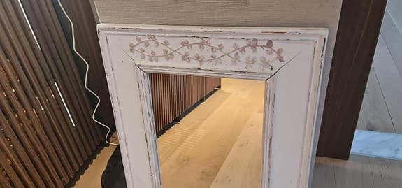 Vit Rustik Målad Spegel 80x45cm