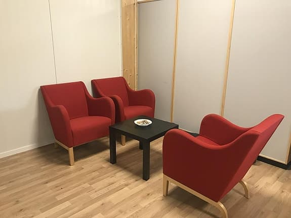 Snygga röda fåtöljer
