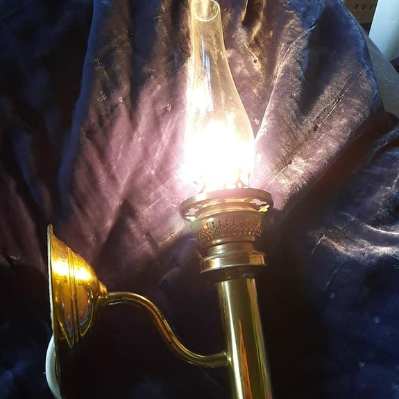 Vägglampa mässing glas omgjord fotogenlampa stormglas kosm