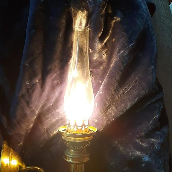 Vägglampa mässing glas omgjord fotogenlampa stormglas kosm