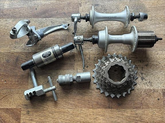 SHIMANO 105 Cykeldelar + några verktyg
