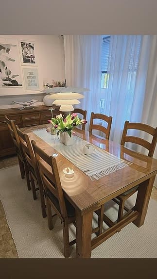Bord och stolar + Byrå i massiv Ek