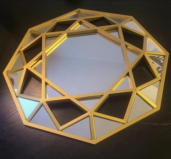 Dekorativ väggspegel