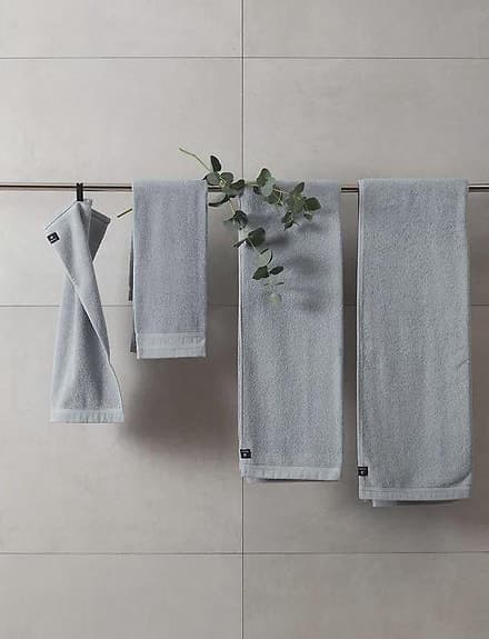 Nya handdukar från Himla säljes pga fel färg 4 x 4