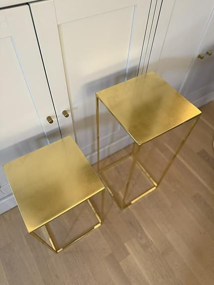 Nya piedestaler / sidobord mässing