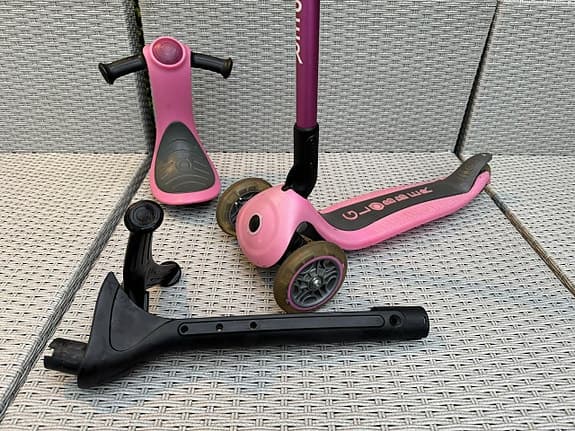 Globber 3-i-1 trehjulig sparkcykel – med lysande hjul!