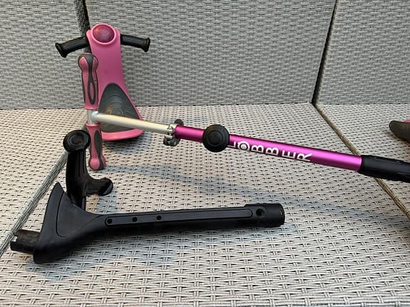 Globber 3-i-1 trehjulig sparkcykel – med lysande hjul!