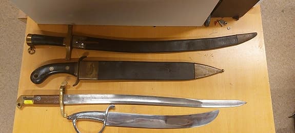 Huggare och bajonetter