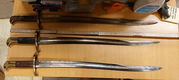 Huggare och bajonetter