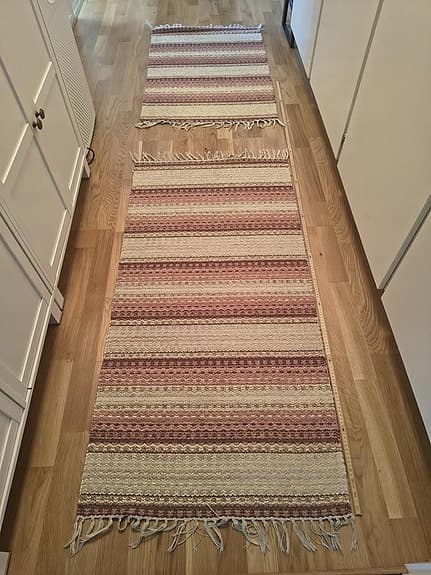Handvävda mattor rosa och beige